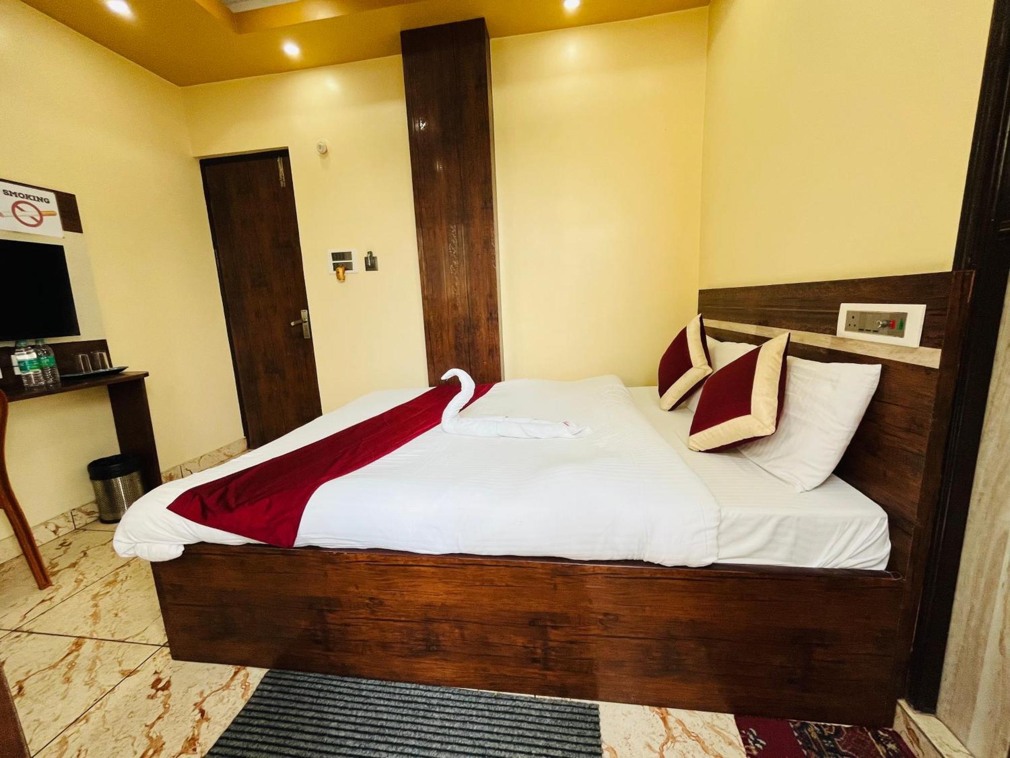 Hotel Kanan Inn Колката Екстериор снимка