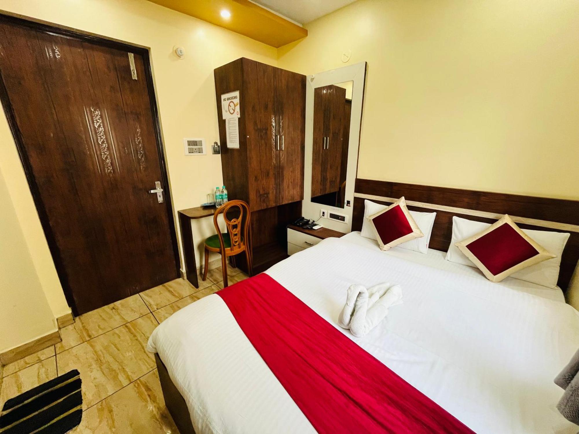 Hotel Kanan Inn Колката Екстериор снимка