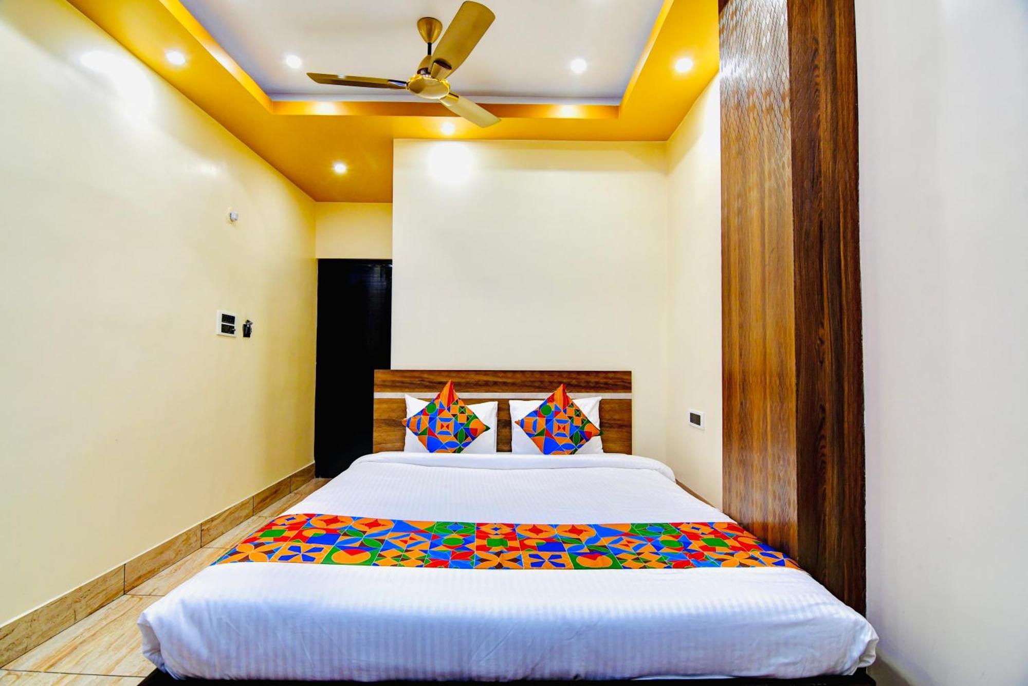 Hotel Kanan Inn Колката Екстериор снимка