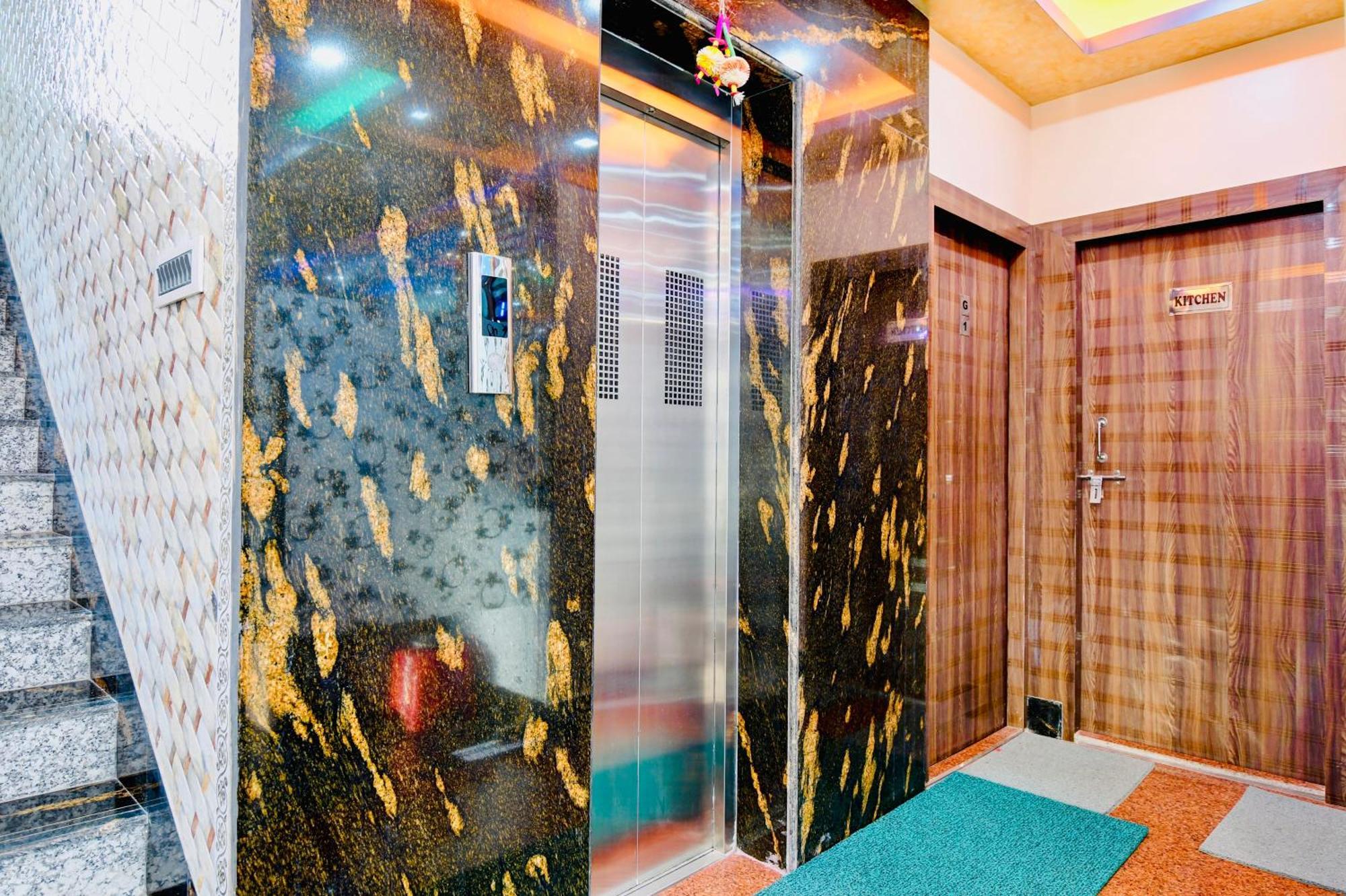 Hotel Kanan Inn Колката Екстериор снимка