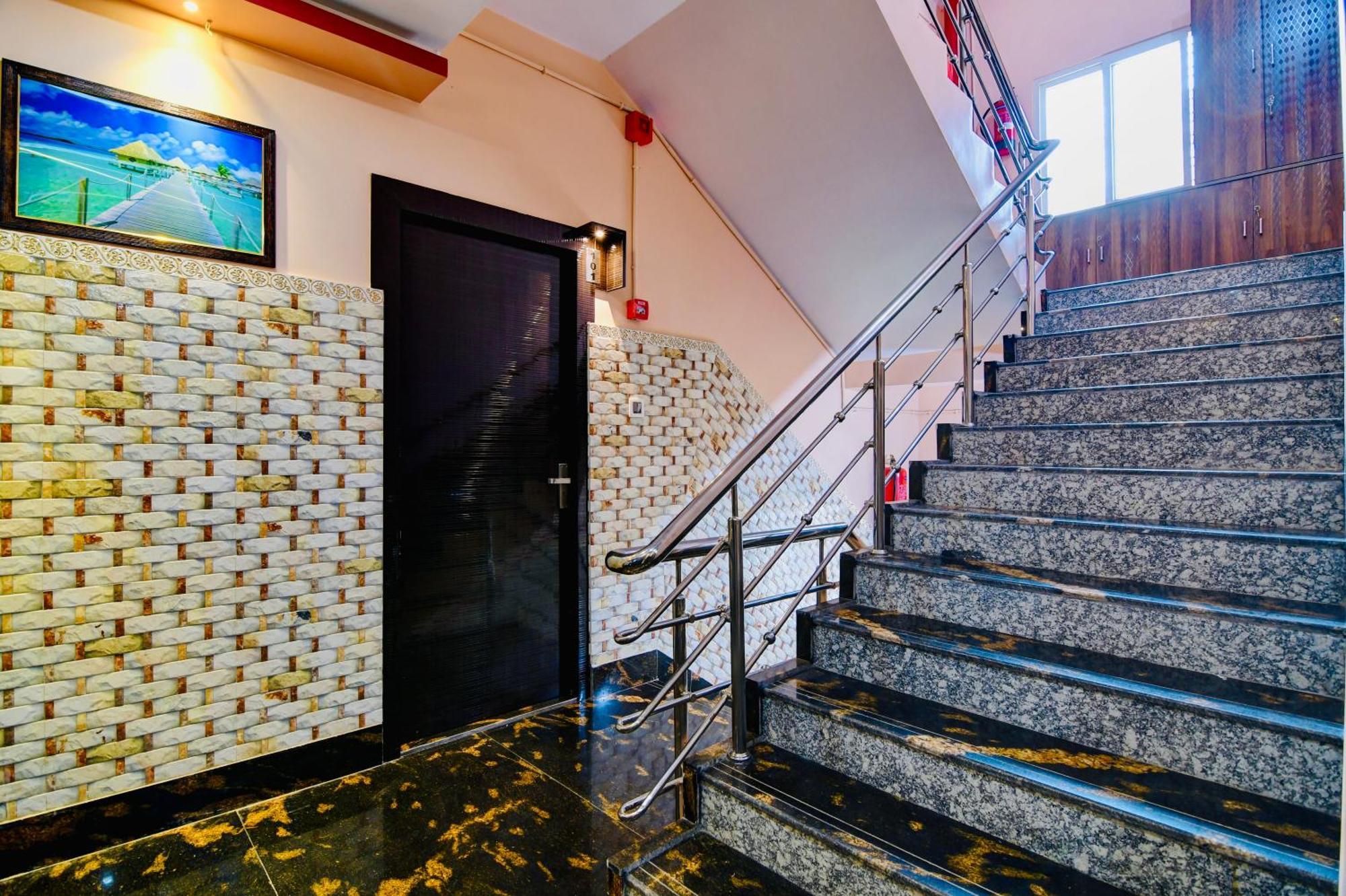 Hotel Kanan Inn Колката Екстериор снимка