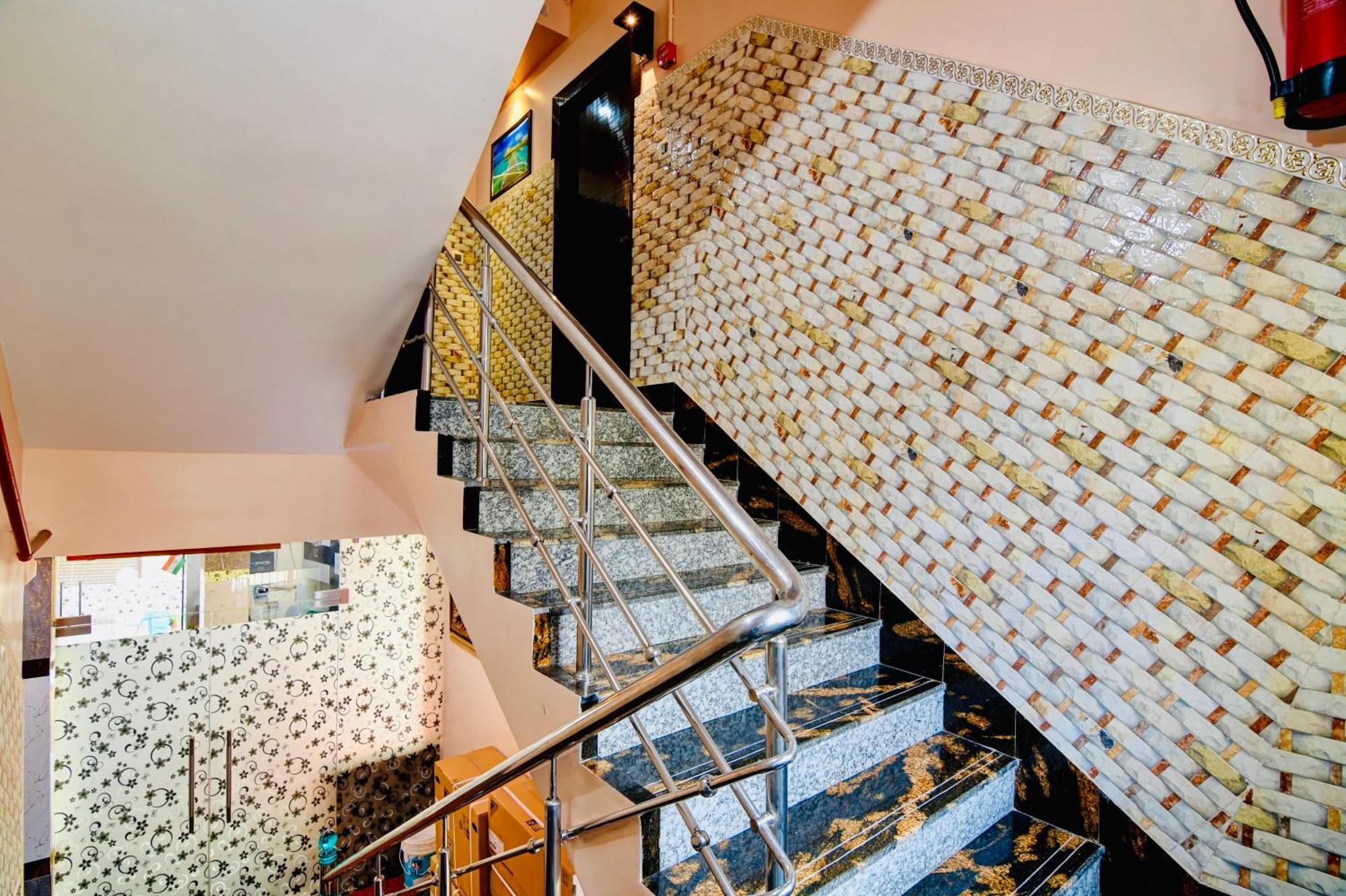 Hotel Kanan Inn Колката Екстериор снимка