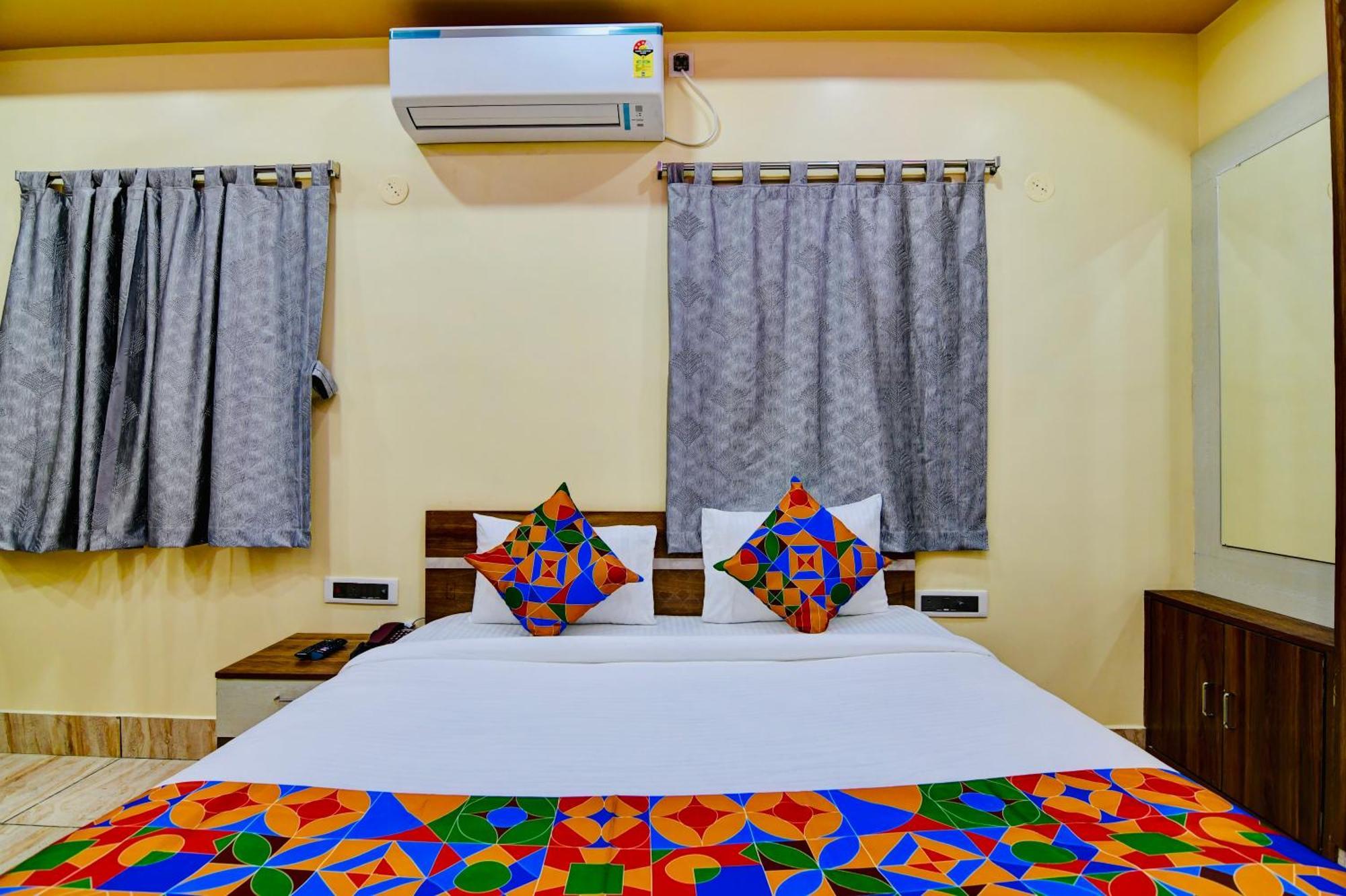 Hotel Kanan Inn Колката Екстериор снимка