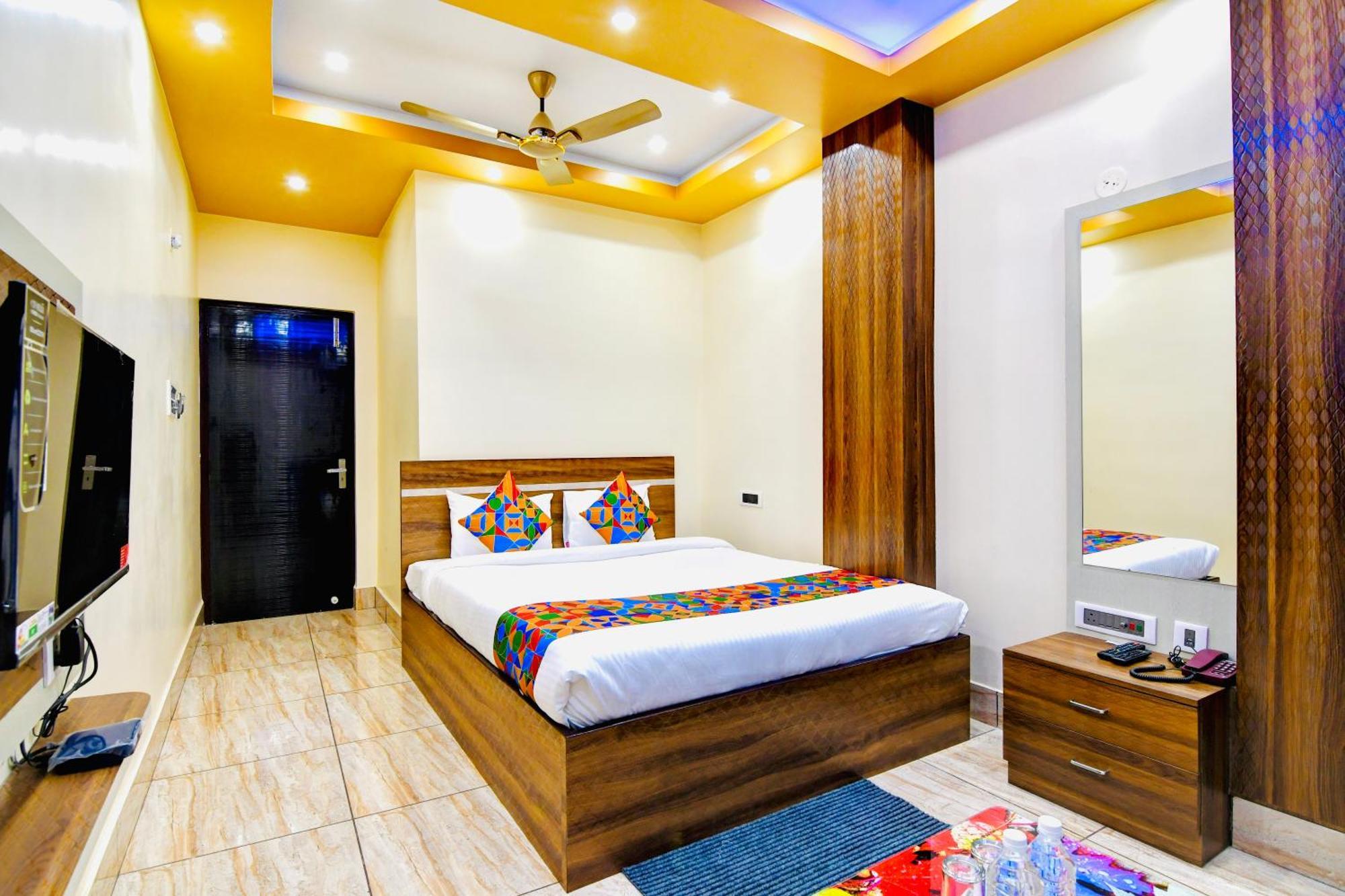 Hotel Kanan Inn Колката Екстериор снимка
