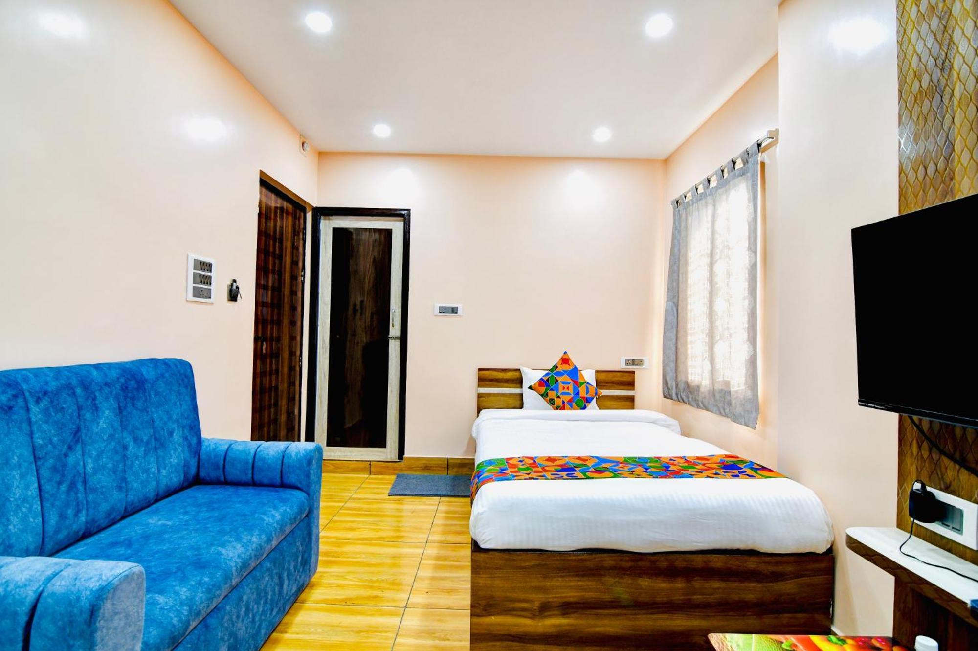 Hotel Kanan Inn Колката Екстериор снимка
