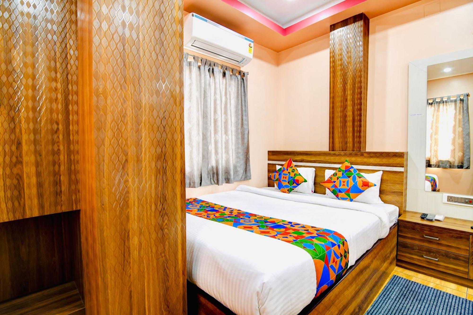 Hotel Kanan Inn Колката Екстериор снимка
