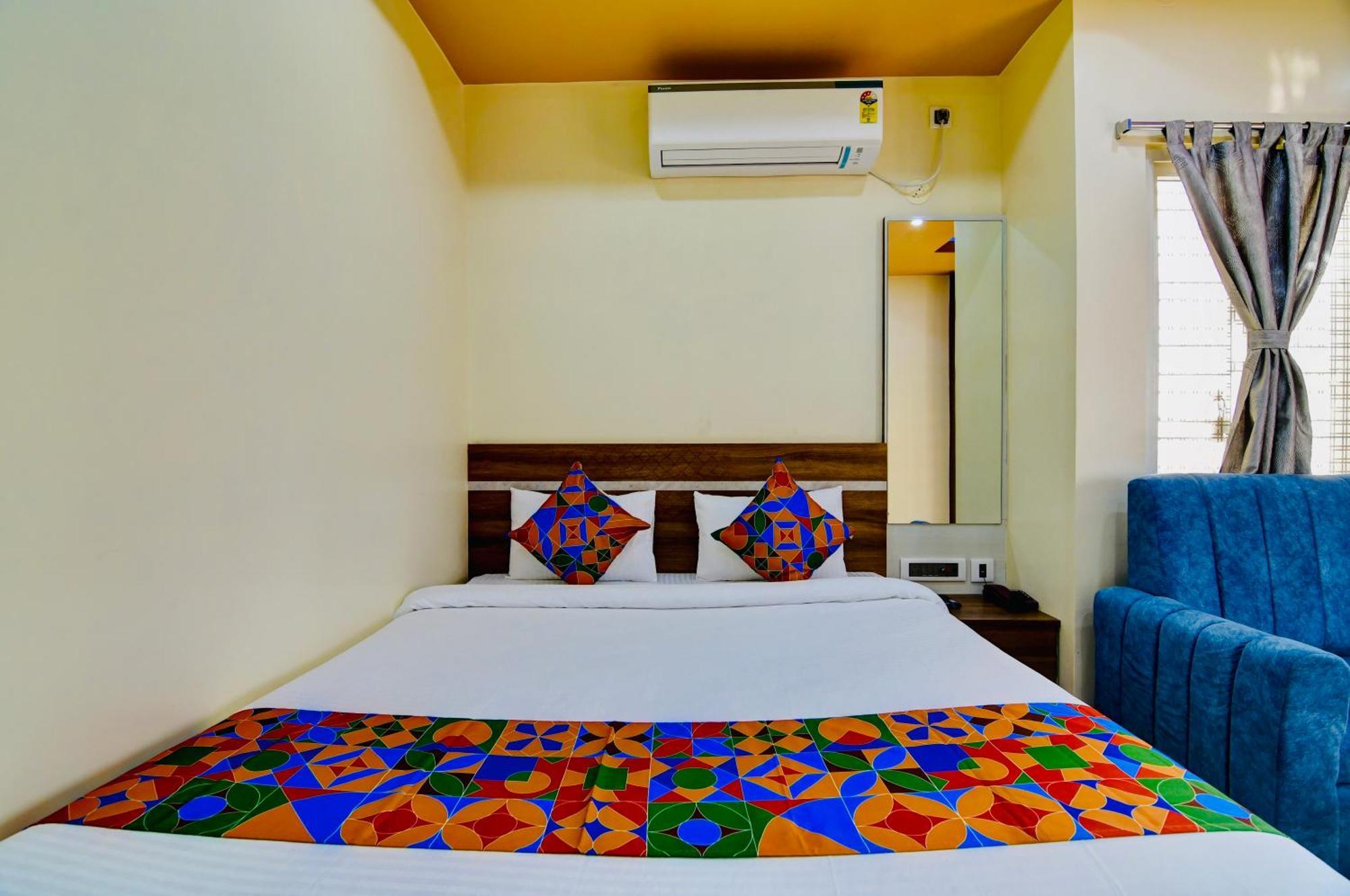 Hotel Kanan Inn Колката Екстериор снимка