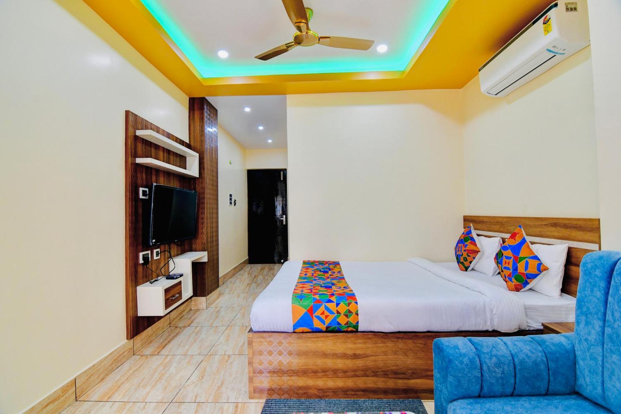 Hotel Kanan Inn Колката Екстериор снимка