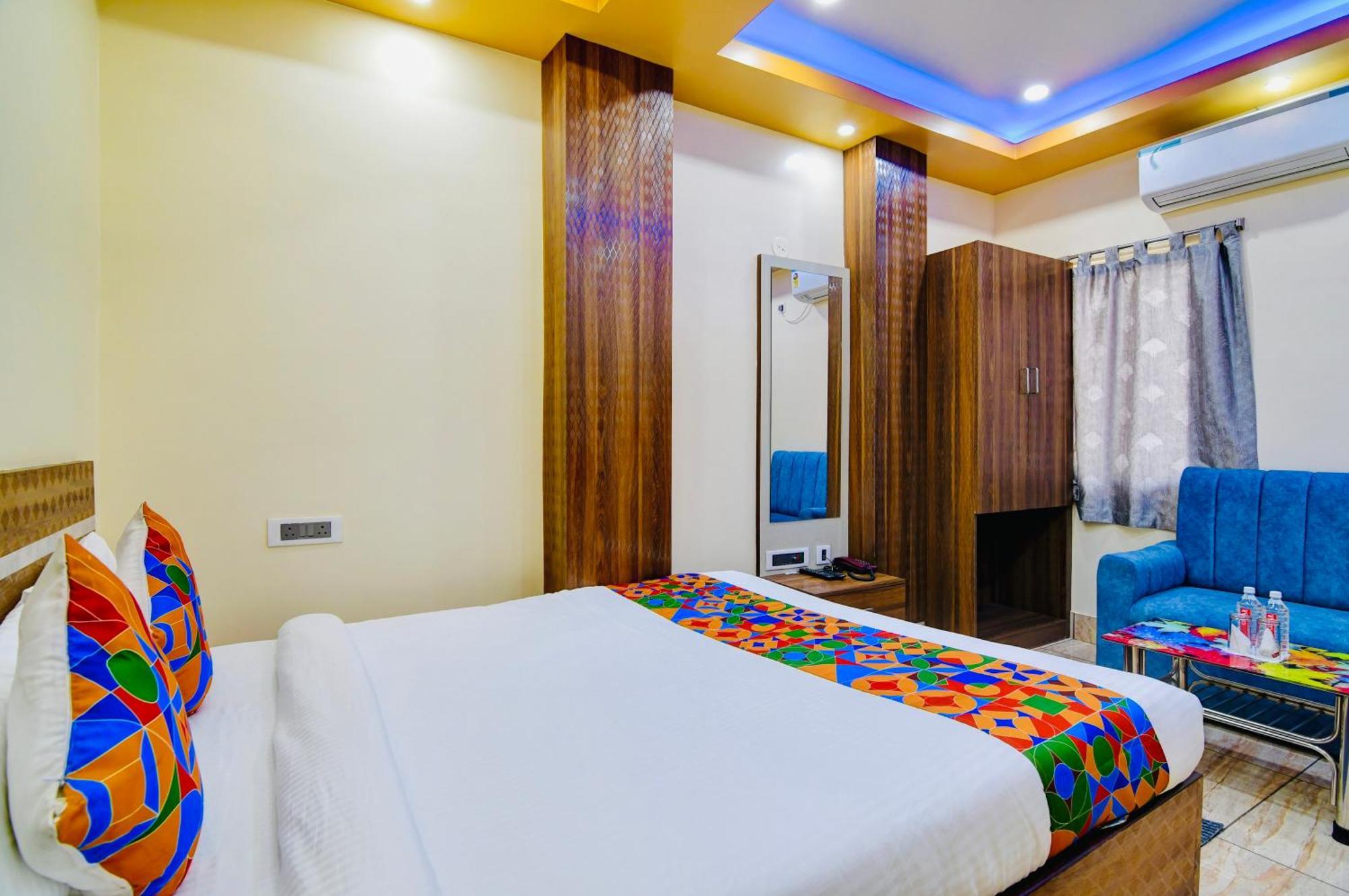 Hotel Kanan Inn Колката Екстериор снимка