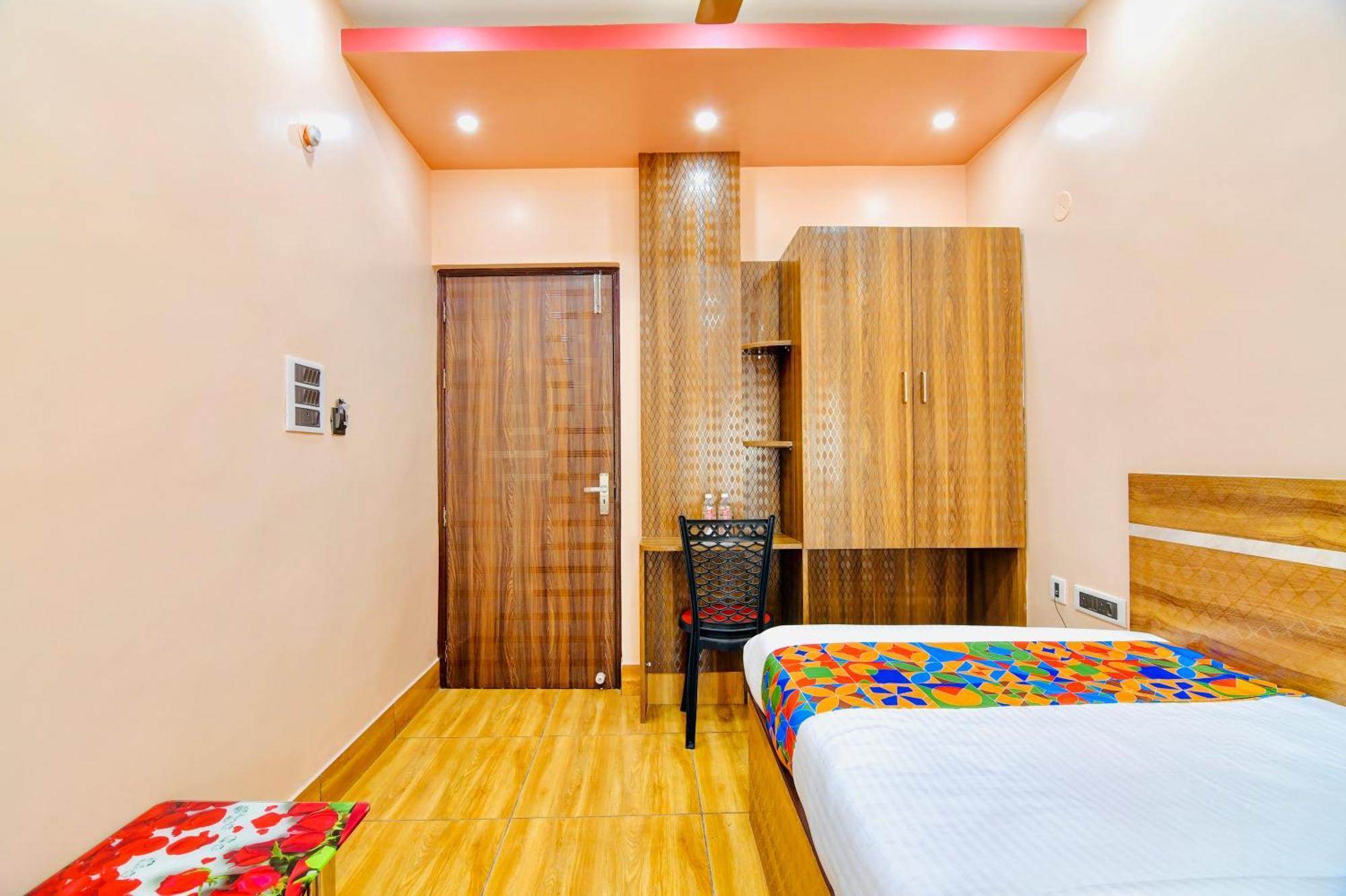 Hotel Kanan Inn Колката Екстериор снимка
