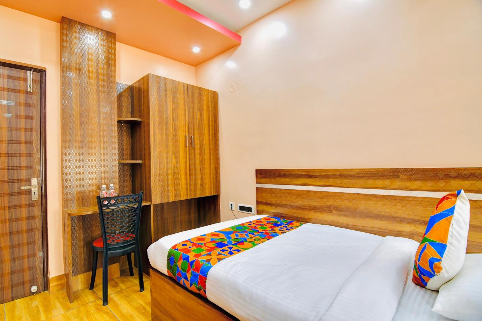 Hotel Kanan Inn Колката Екстериор снимка